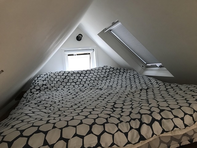 ロフトの上の寝室スペース