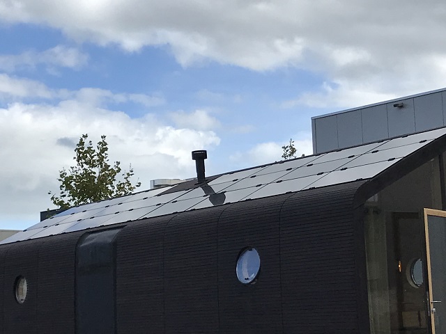 屋根のソーラーパネル