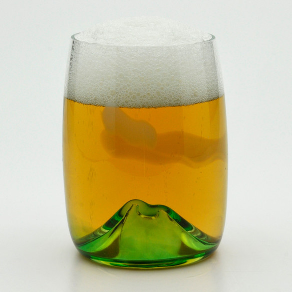 究極のビールグラス ビールを注ぐと山の周りに美しい夕焼けが広がります。 TCB-15
