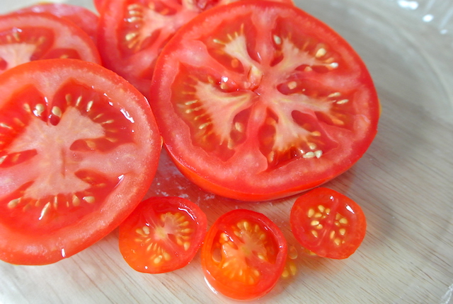 植木おじさんに聞く 8 ベランダでもすくすく育つ 夏に楽しい おいしい トマト栽培のススメ イエモネ