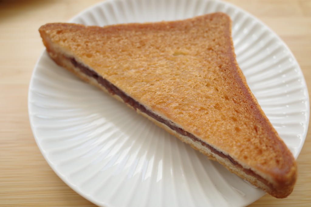 「あんこが入った揚げ食パン」