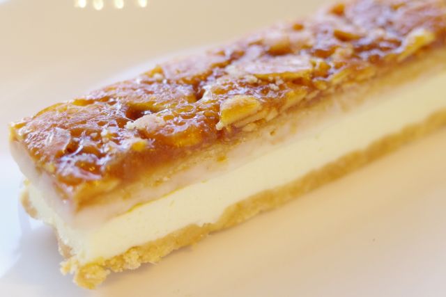 ローソン新商品ルポ 2つの味と食感が楽しめる欲張りスイーツ 生フロランタン チーズケーキ イエモネ サクサク食感がおいしい焼き菓子 フロラン ｄメニューニュース Nttドコモ