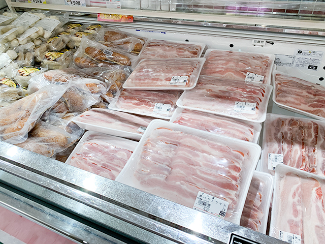 冷凍の豚バラスライスが、なんと1kgで880円