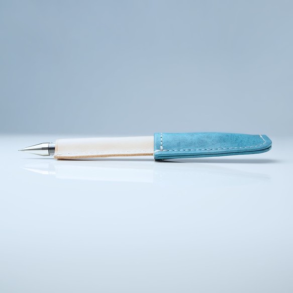 穏やかな丸みの 本革ボールペン　 (全10色）