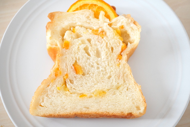 オレンジ食パン1切れ