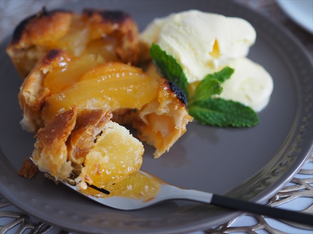 シャトレーゼ実食ルポ】焼き立てアップルパイにアイスを添えて！通販