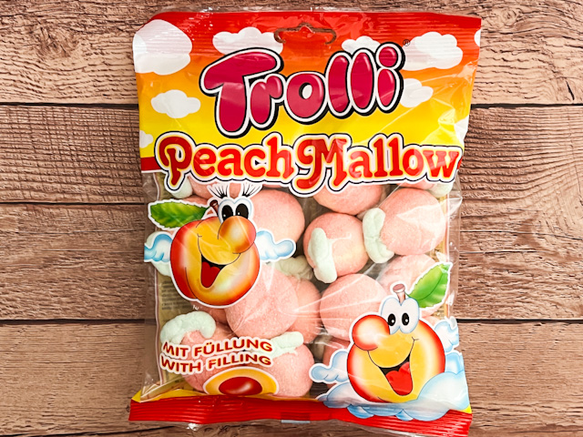 「ピーチマロウ」は、ドイツのお菓子メーカー「Trolli（トローリ）」が販売する、マシュマロ