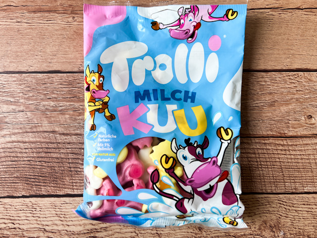 「ミルク クー（ドイツ語表記では「MILCH KUU」）」は、ドイツのお菓子メーカー「Trolli（トローリ）」が販売する、グミ