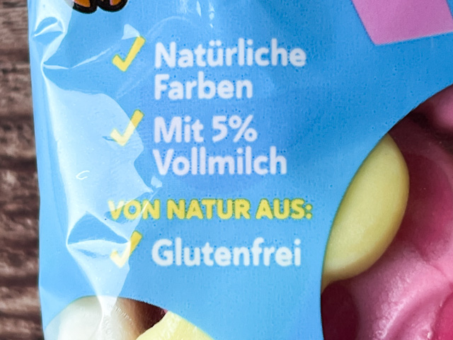 パッケージにはドイツ語で「天然色素、全乳5%入り、自然由来：グルテンフリー」と書いてあります