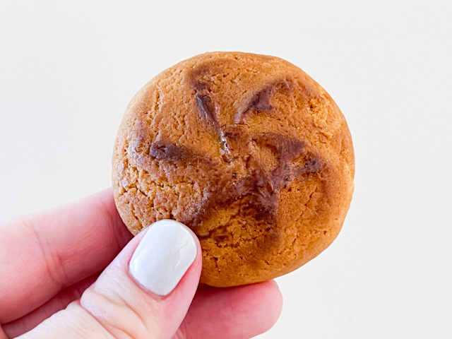 バタークッキーと合わさると、日本の焼き饅頭みたいな感じになります