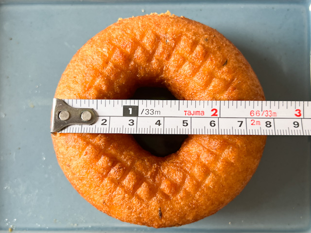 揚げドーナツの大きさは、直径約8cm