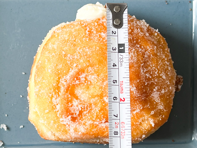 手作りなので個体差は多少ありますが、ドーナツの大きさは幅は約8.5cm