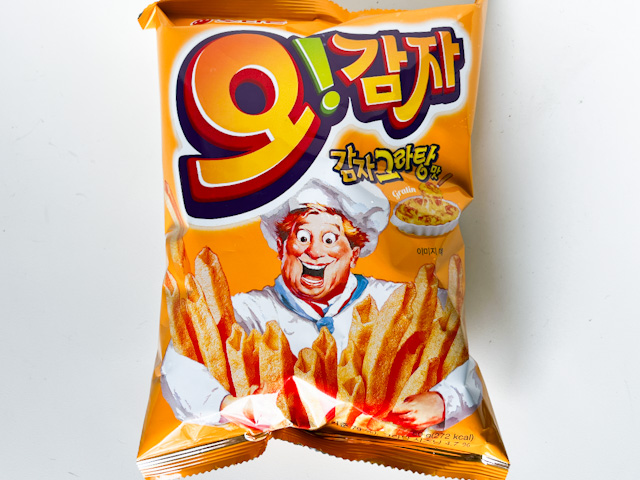 「オー！カムジャ」は、この韓国菓子連載でも度々登場するお菓子メーカー「オリオン」が販売するスナック菓子