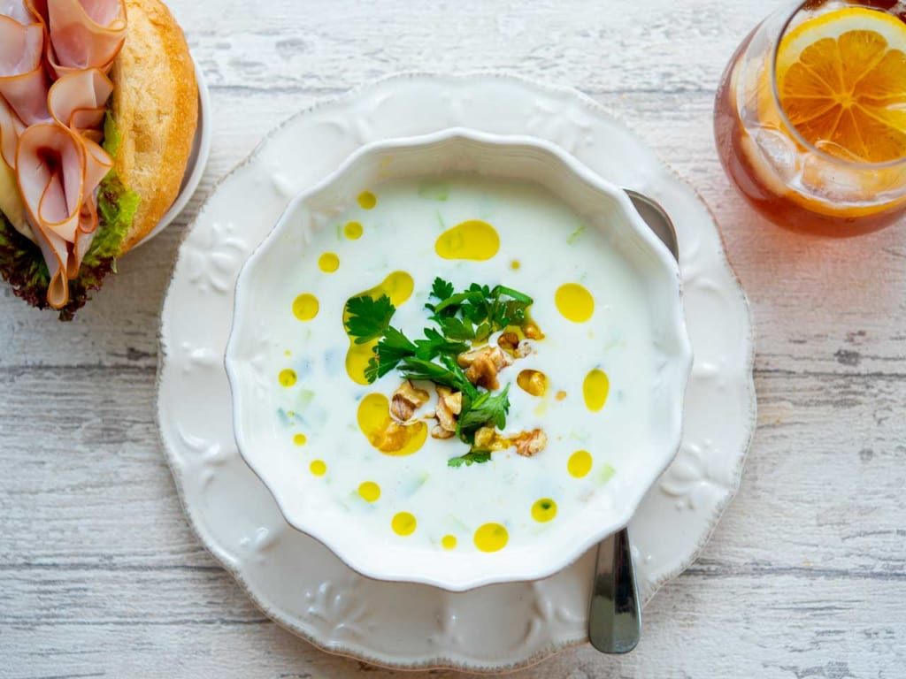 材料ほぼ3つ！簡単うまい昼レシピ【61】ブルガリアのヨーグルト冷製スープ