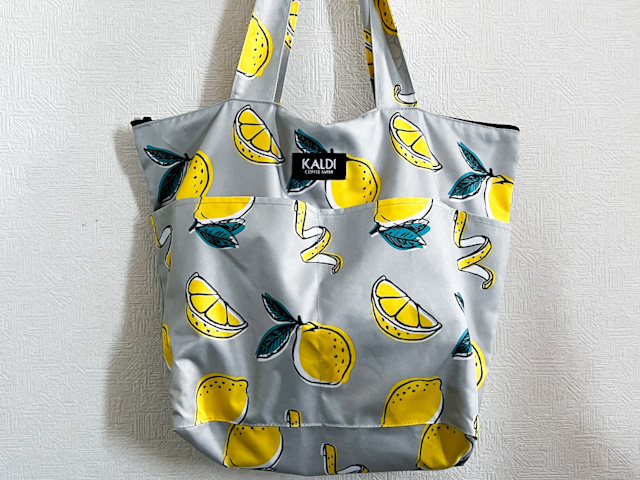 爽やかなレモンがいっぱいの可愛いバッグ！