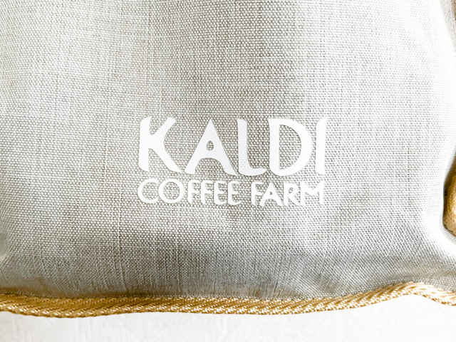 バッグの正面には「KALDI」のロゴ