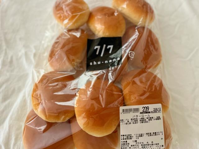 ロピアオリジナルのパンシリーズ、shu-nanaのバターロール。