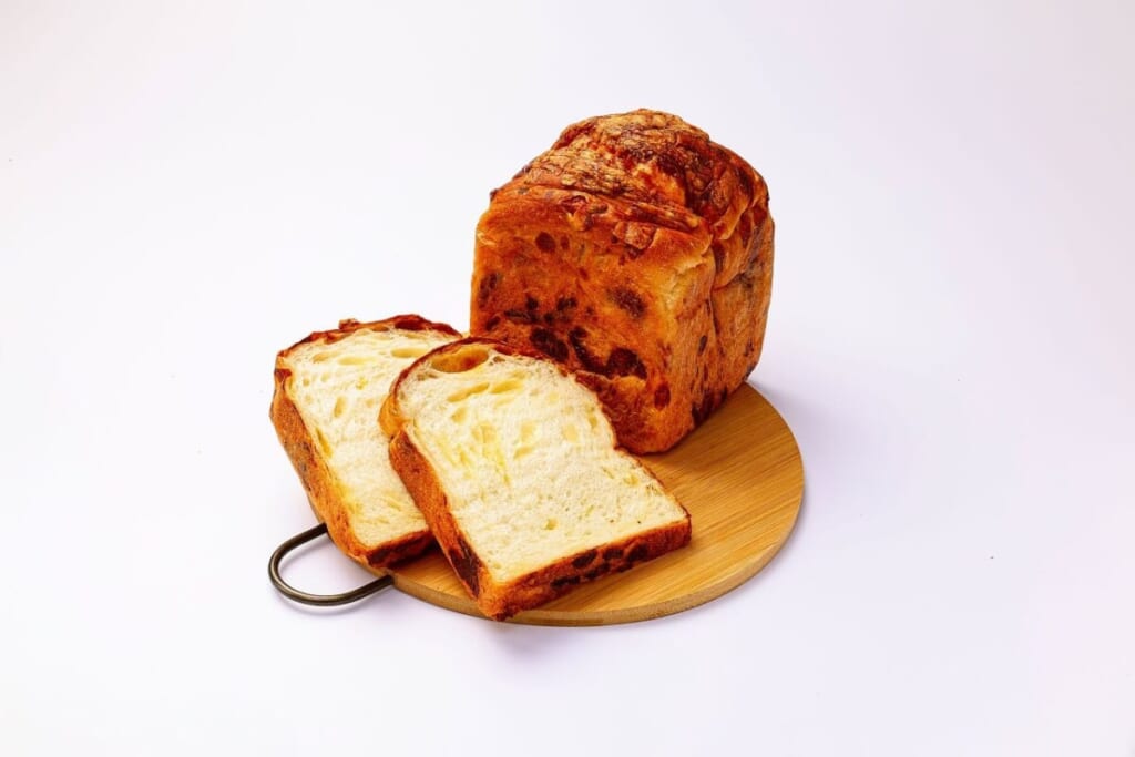 4種チーズの「生」食パン　一斤とスライス