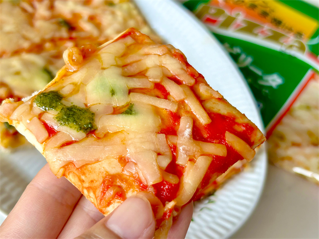オーブンでそのまま焼けるピザマルゲリータ　ピザ一切れ