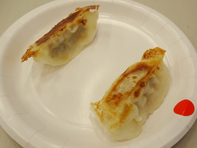 餃子の食べ比べ