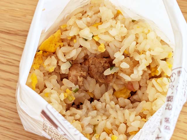 加熱された【ローソン】「炒飯」