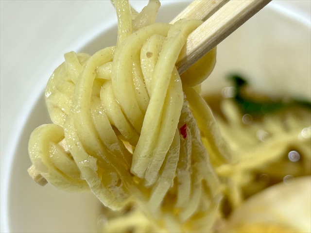 成城石井自家製 自家製麺使用 台湾風担仔麺（タンツーメン）麺アップ