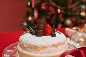 クリスマスケーキへのデコレーション