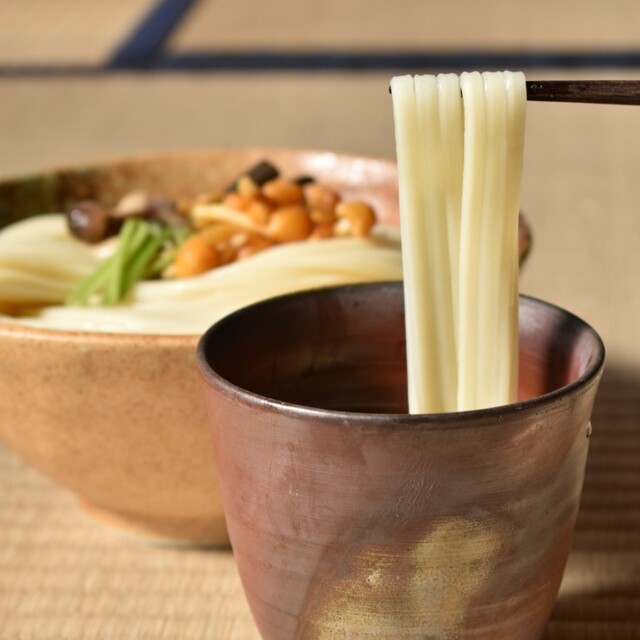 冬季限定「平延べうどん」をつけ麺にしています