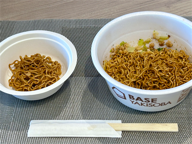 （左）BASE PASTA ソース焼きそば（右）BASE YAKISOBA ソース焼きそば