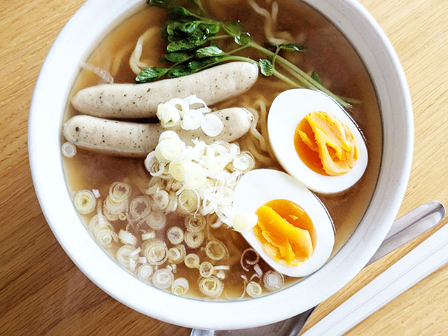 業務スーパー「ラーメンスープ醤油味」で作ったラーメン