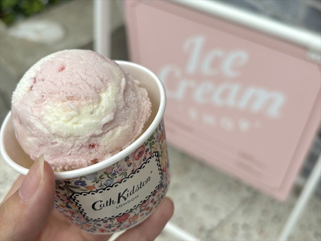 英国の伝統的なデザートをイメージした“イートンメス”