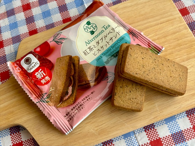 紅茶とダブルベリーのビスケットサンド 画像