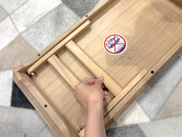 折りたたんで持ち運べるミニテーブル <65×30cm> 折りたたむところ