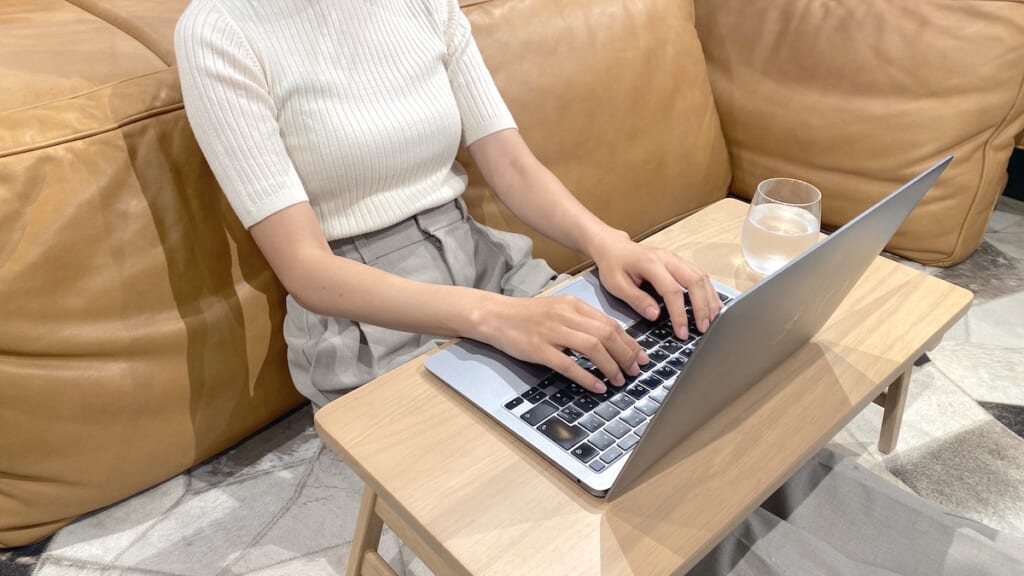 折りたたんで持ち運べるミニテーブル <65×30cm> PC作業 リモートワーク テレワーク