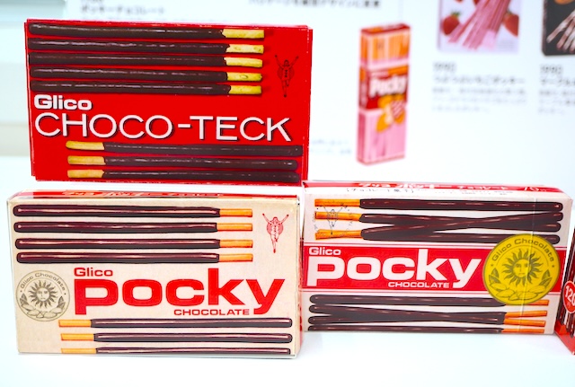 【新旧食べ比べ】ポッキーが10年ぶりにリニューアル！どこが変わった？おいしさを深掘りしてみた　チョコテック　初代ポッキー