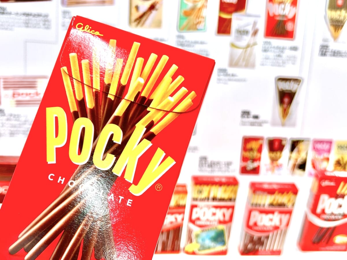 【新旧食べ比べ】ポッキーが10年ぶりにリニューアル！どこが変わった？おいしさを深掘りしてみた　新ポッキー年表