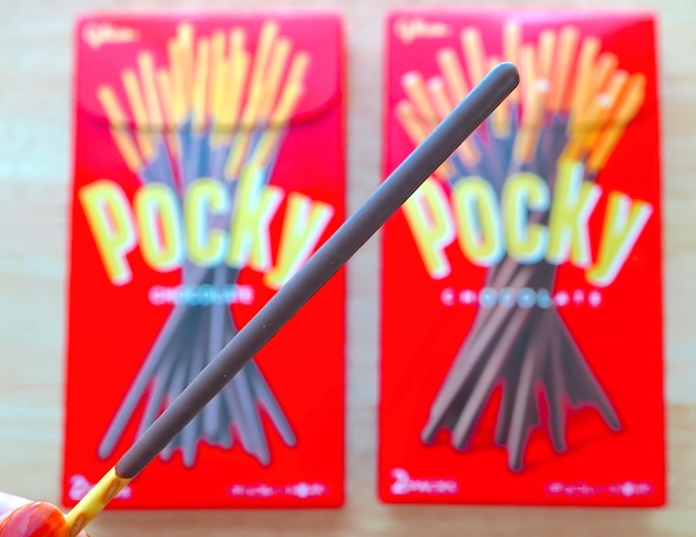 【新旧食べ比べ】ポッキーが10年ぶりにリニューアル！どこが変わった？おいしさを深掘りしてみた 　新ポッキー