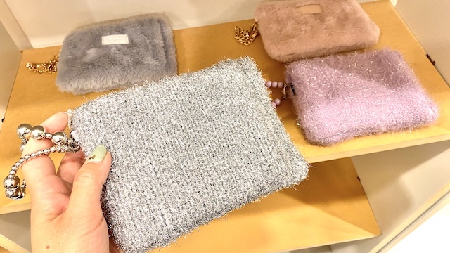 フランフラン　2025 秋冬新商品　両手を温められるカイロポーチ