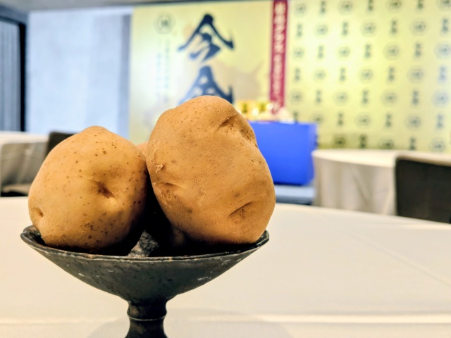 湖池屋オンラインショップ限定・「今金男しゃくポテトチップス」に使用される「今金男しゃく」(先行お披露目会にて)2