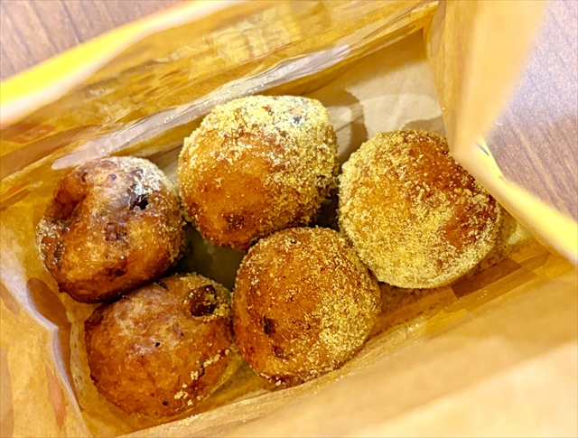 丸亀うどーなつ まろん味袋の中