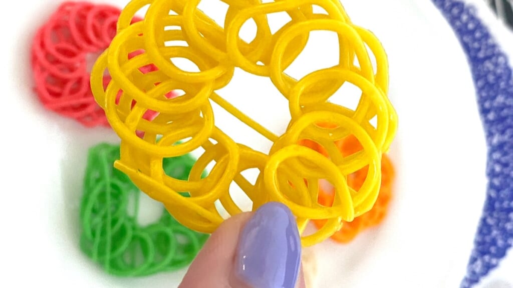 業務スーパーで見つけた!お花のかたちタピオカせんべい クルプック|Kerupuk チェーリングみたい