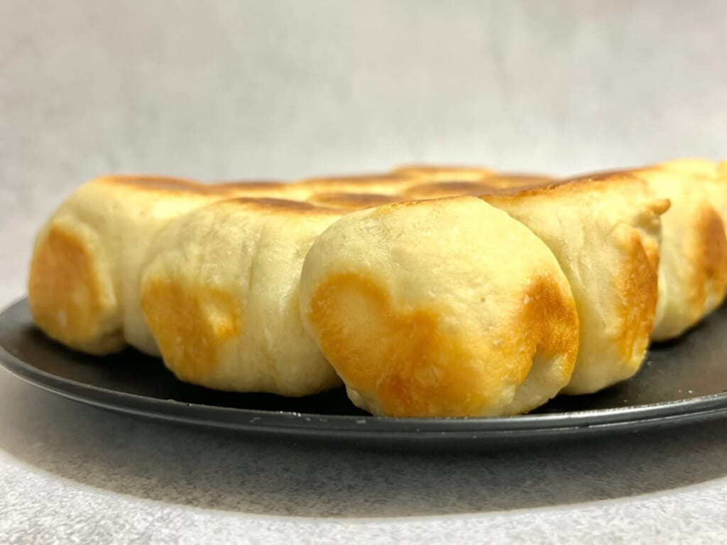 卵焼き器で焼いた「ちぎりパン」を横から見た様子