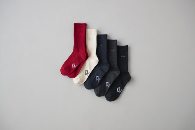 靴下はシンプルデザインの全5色