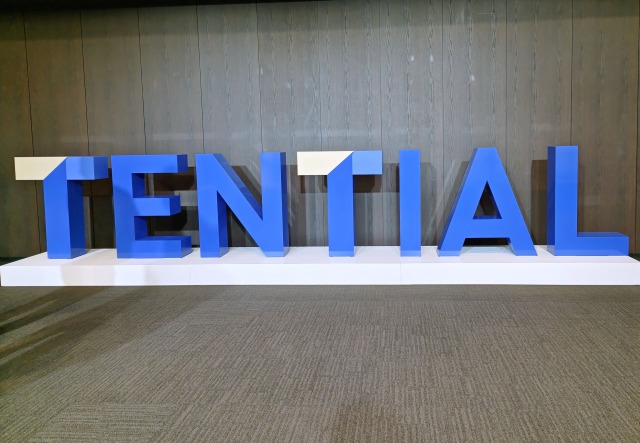 「TENTIAL」・2025年秋冬コレクション発表会にて