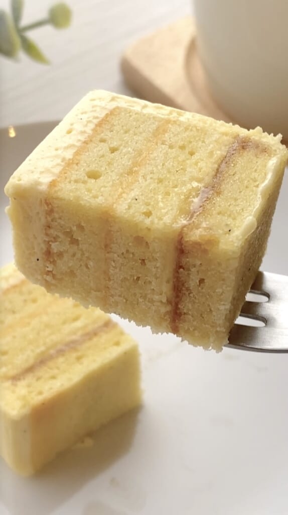 秘密にしたい特別なおいしさ♡ミルキーでコク深い「北海道バターケーキ」|フェルム ラ・テール美瑛 断面