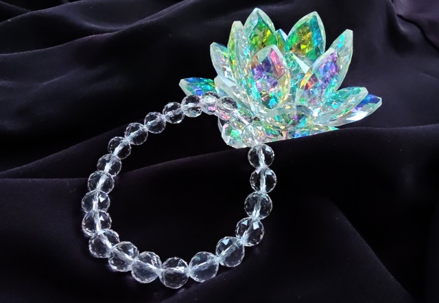 第13回「国際宝飾展」 秋(秋のIJT) 2025年10月29日~2025年10月31日(国際宝飾展 秋、会場パシフィコ横浜)サンキャッチャーの置物、パワーストーンブレスレット