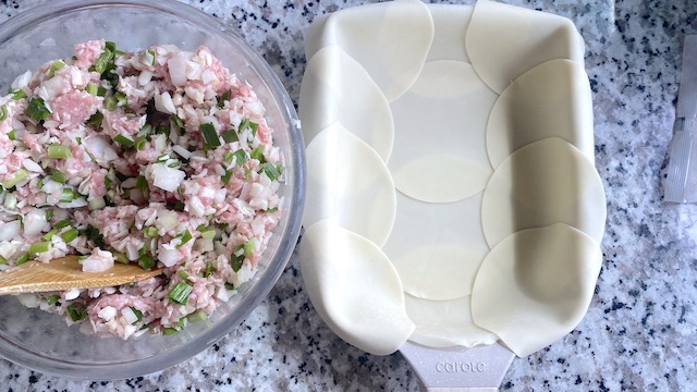 卵焼き器レシピ特集 餃子 皮を並べたところ 包まない