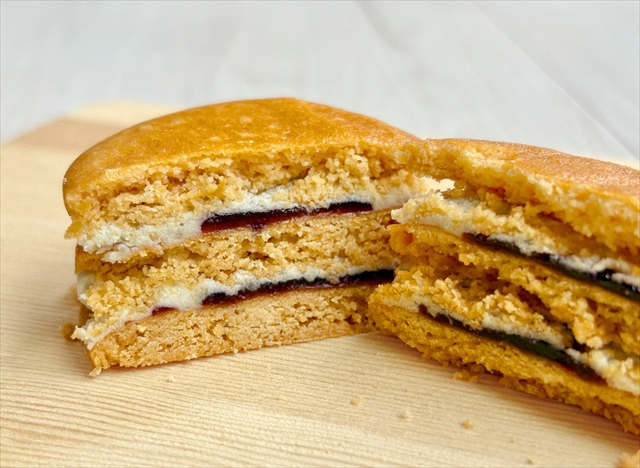 ダブルクリームサンド　山ぶどう　断面