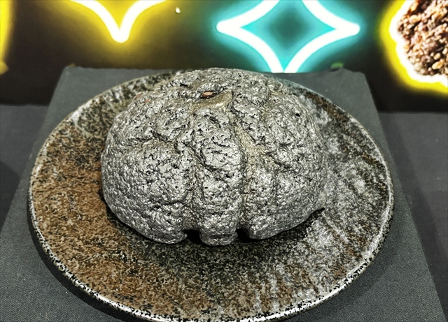 ブラックメロンパン