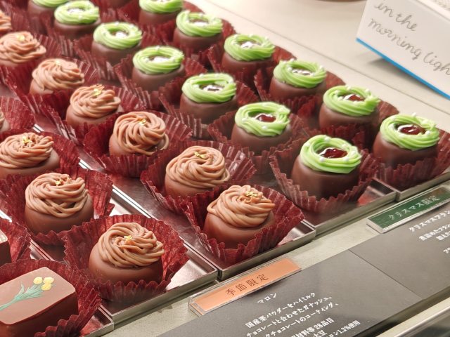 東京都渋谷区・「ルル メリー 青山通り店」ルルショコラ（ショーケース）2